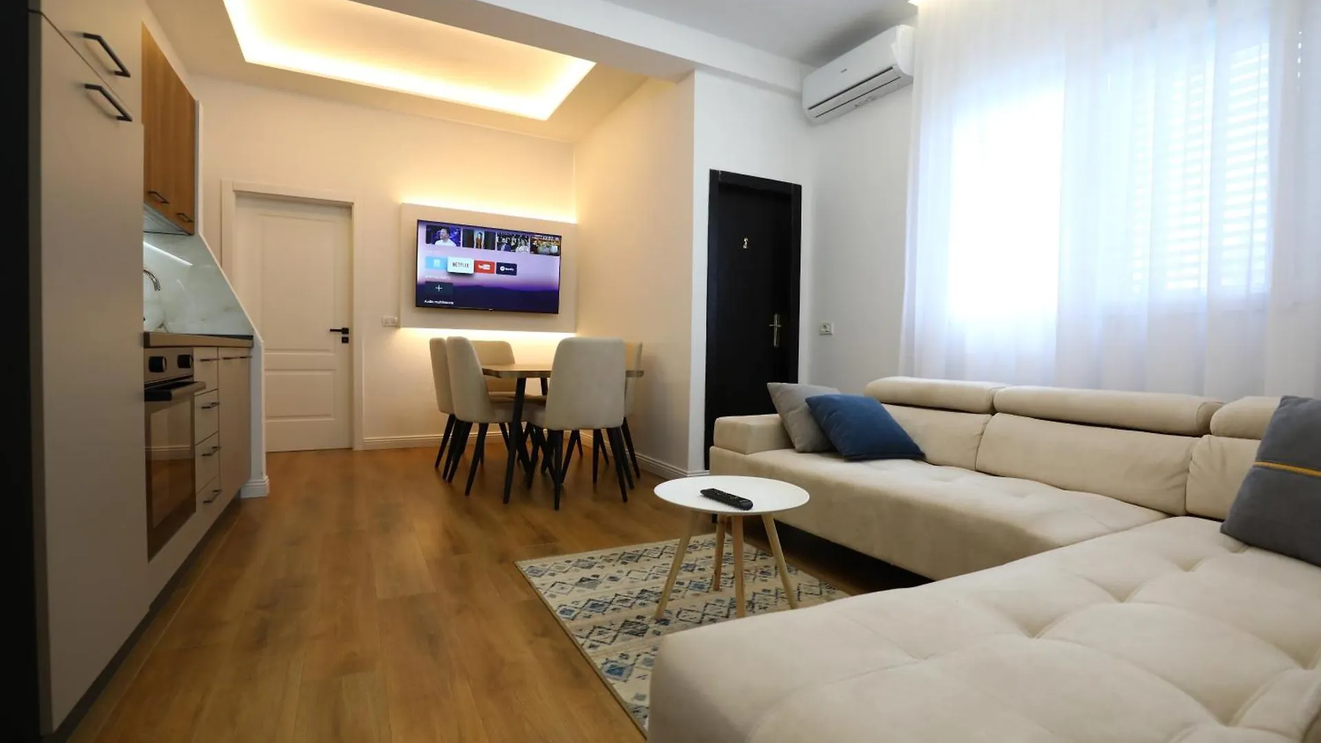 Tirana Sunny Bliss Villa 아파트